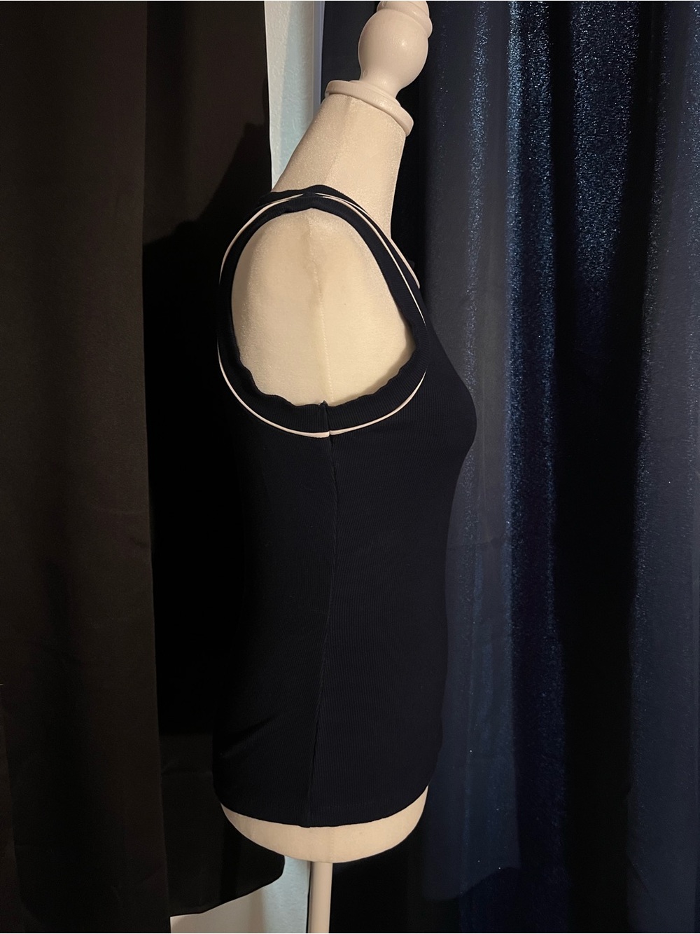 Tahari Navy Ribbed Sleeveless Knit Top with White Contrast Trim – Size Medium - Picture 3 of 6